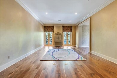 Living room with 2 balconies