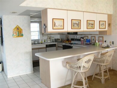 Kitchen / Bar