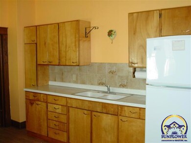 102 Madison St, Oskaloosa, KS 66066 - photo 2