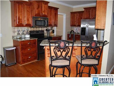 Kitchen with breakfast bar