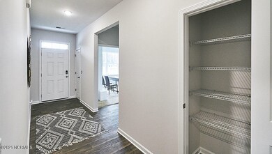 Cali_Express_White_Cabinets03