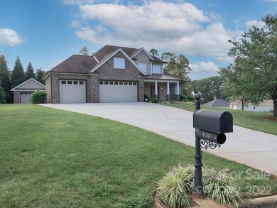 304 Macon Dr, Statesville, NC 28625 - photo 3