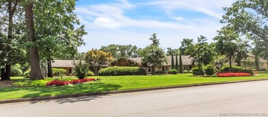 ONE LEVEL ESTATE, corner lot