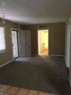 2202 N 25th living room