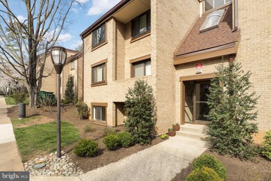 1635 Parkcrest Cir unit 100, Reston, VA 20190 - photo 2