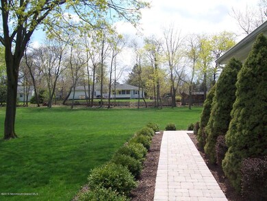 SIDE WALKWAY