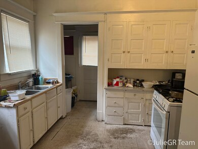 5 Downstairs Kitchen