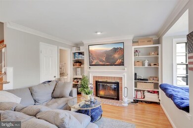 828 Bashford Ln, Alexandria, VA 22314 - photo 2