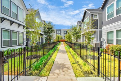 703 Strawberry Pines Ct, Houston, TX 77009 - photo 2