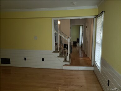 Live Rm to cntr Hall