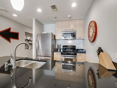 Gas cooktop in kitchen!