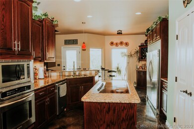 10761 Burton Ln, Skiatook, OK 74070 - photo 4