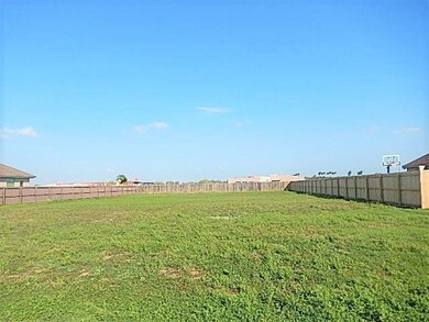 3600 Rosewood Dr, Weslaco, TX 78599 - photo 2