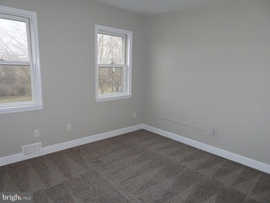 618 Clark St, New Castle, DE 19720 - photo 2