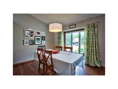 Dining Area. DINING AREA WITH MODERN LIGHTING, DES