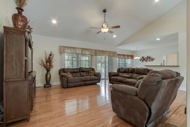 06_353 Mingo Way_Living04