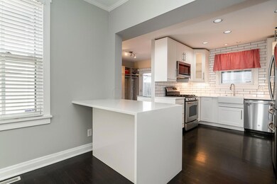Eat-In Kitchen