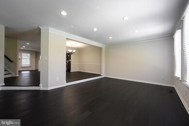 10910 Bloomingdale Dr, Rockville, MD 20852 - photo 4