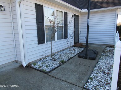 151 Settlers Cir, Jacksonville, NC 28546 - photo 2