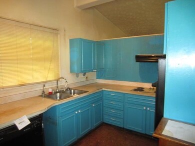 1622 Dundee Ct, Columbus, OH 43227 - photo 2