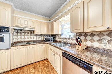 10537 Creek Bend Dr, Tyler, TX 75707 - photo 7