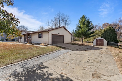 1201 Robin Rd, Mahomet, IL 61853 - photo 3