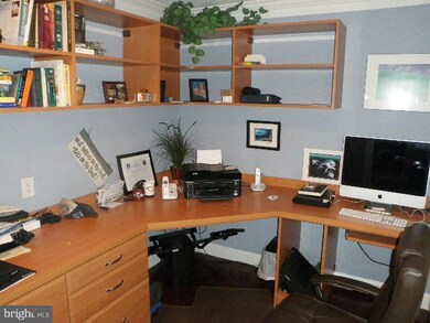 1427 Thies Dr, Pasadena, MD 21122 - photo 4