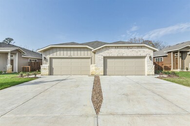 9725 Grosbeak Ln, Magnolia, TX 77354 - photo 2