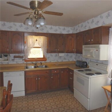 Ceiling fans are in all rooms except the living ro