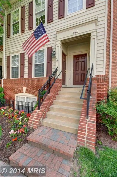 1602 Hunting Creek Dr unit B, Alexandria, VA 22314 - photo 3