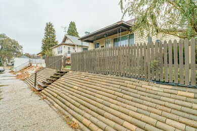 3064thAveNE103020_0032
