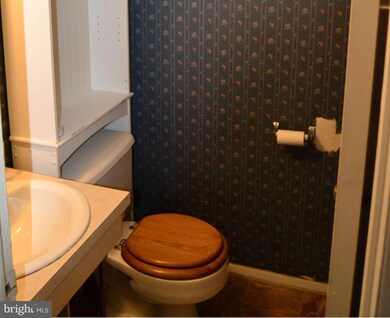 4800 Grand Bend Dr, Catonsville, MD 21228 - photo 7