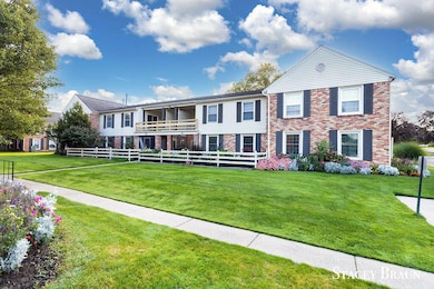 2530 Village Dr SE unit 117, Grand Rapids, MI 49506 - photo 2