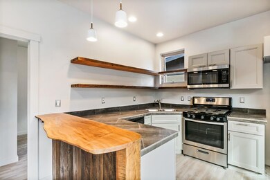 433 NE Dekalb Ave, Bend, OR 97701 - photo 4