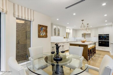 06-Casual Dining To Kitchen