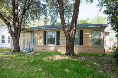 332 Norwood Dr, Hurst, TX 76053 - photo 2