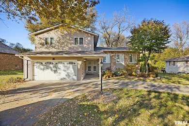 227 Indian Creek Dr, Pekin, IL 61554 - photo 2