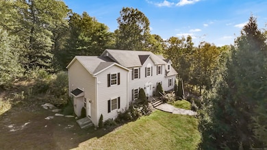 2 Abbey Ln, Newtown, CT 06470 - photo 2