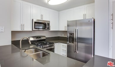 5758 N Las Virgenes Blvd unit 10-235, Calabasas, CA 91302 - photo 2