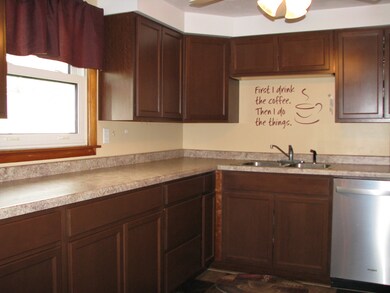 204 W Fillmore St, Philo, IL 61864 - photo 3