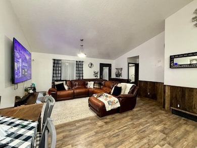 190 W 2100 S, Vernal, UT 84078 - photo 2