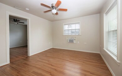 511 Caplin St, Houston, TX 77022 - photo 4