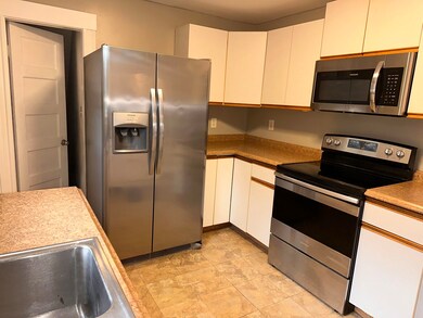 32 W Pine St unit B, Plaistow, NH 03865 - photo 4