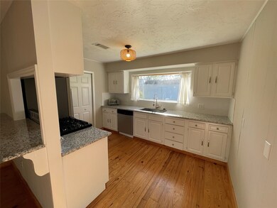 207 Mcphail St, Tomball, TX 77375 - photo 5