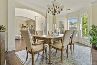 Beautiful bay window in dining room