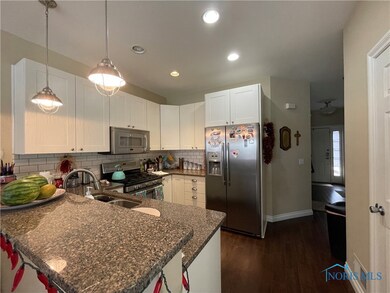 Enjoy views of the river while in the kitchen. Bea