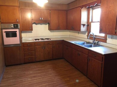 1218 Grand Ave, Parsons, KS 67357 - photo 4