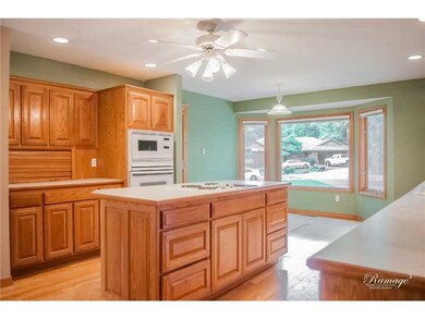 Kitchen. Center kitchen isle with eat-n-kitchen