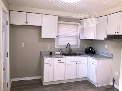 278 Pheland St, Springfield, MA 01109 - photo 3