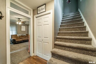 719 Tremont St, Lincoln, IL 62656 - photo 2